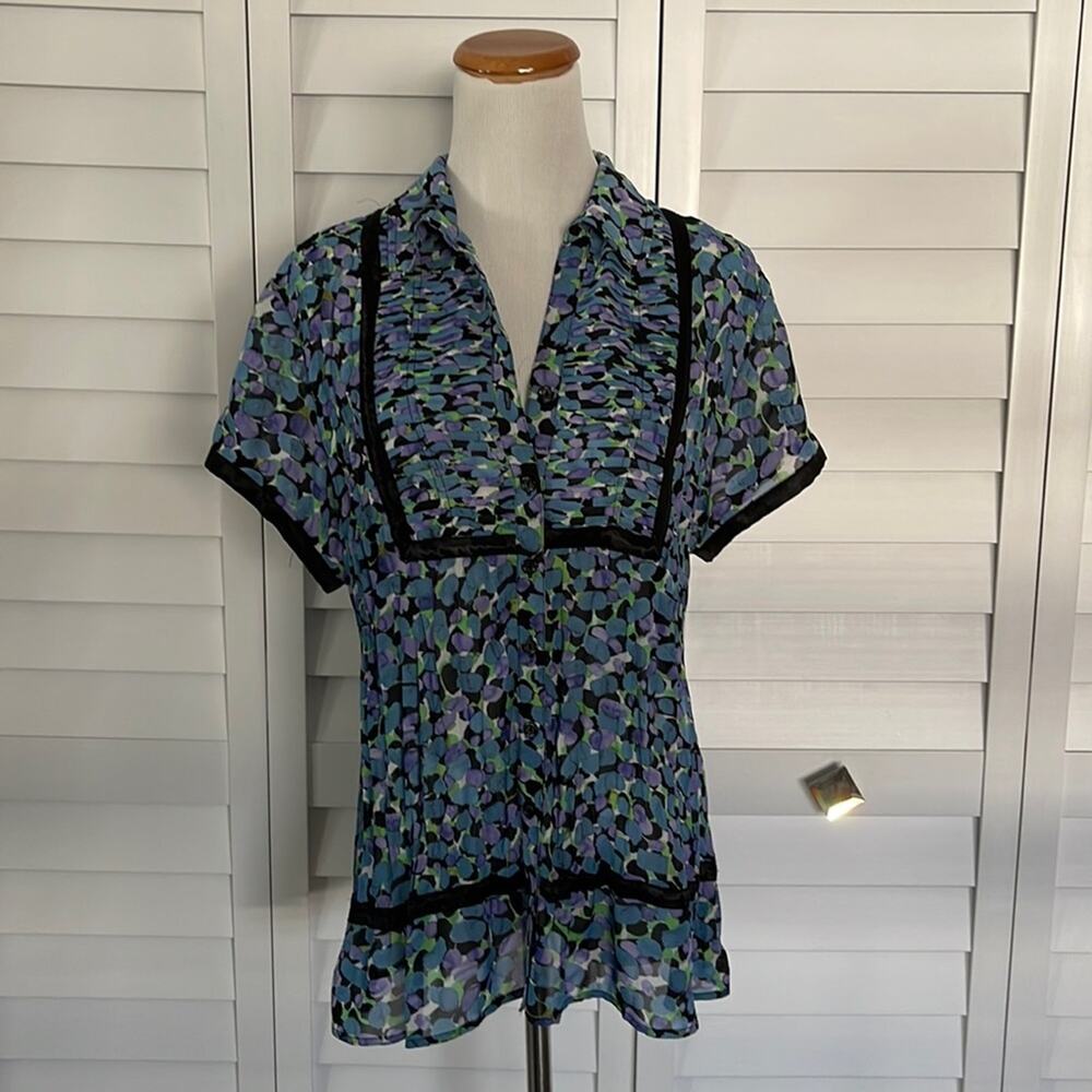 NY Collection Pre loved Pleated/ ribbon front detailed Blouse.